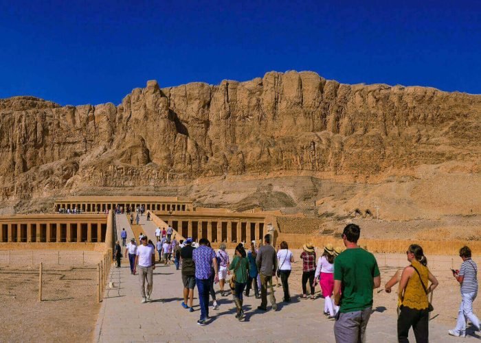 Foto Da Entrada Do Templo De Hatshepsut Durante A Entrada Dos Visitantes