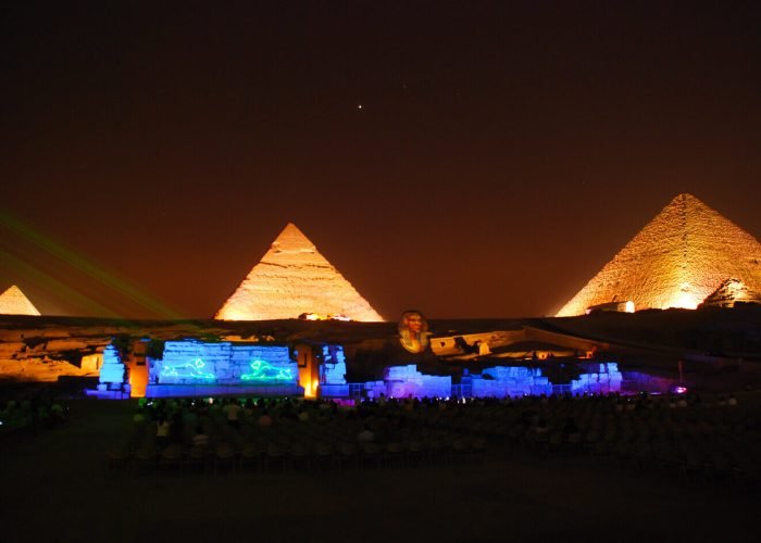 Uma Foto Incrivel Do Show De Luz E Som Nas Piramides De Giza