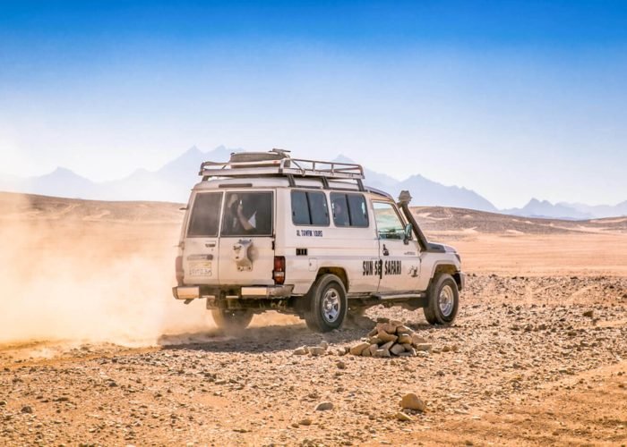 Uma Foto Maravilhosa De Um Carro 4x4 De Um Dos Maravilhosos Passeios De Safari 1