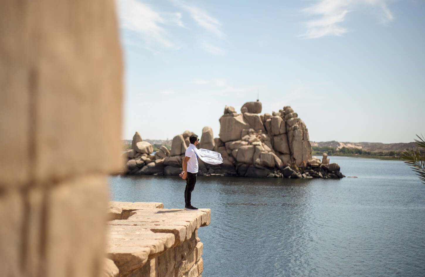 Uma Foto Maravilhosa De Um Turista Em Aswan