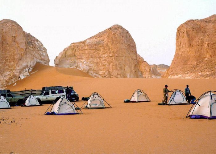 Uma Imagem Do Campismo Na Oasis De Bahariya